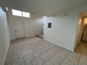 1 E Navajo Rd, Unit 1 E Navajo Rd Apt 5 in Tucson, AZ - Foto de edificio - Building Photo