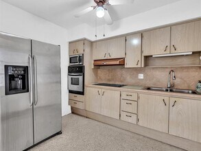 2191 NE 172nd St in North Miami Beach, FL - Building Photo - Building Photo