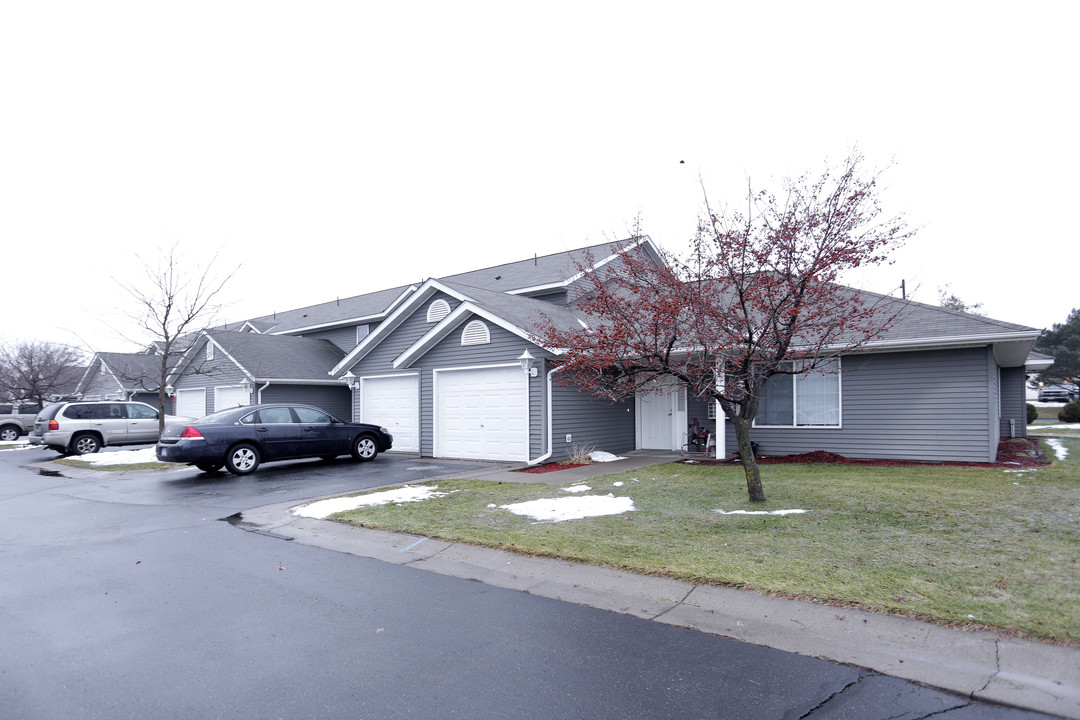 Turtle Ridge Townhouse in St Francis, MN - Building Photo