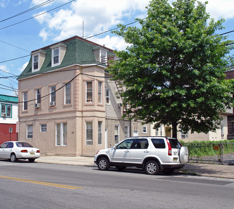 818-820 New York Ave in Union City, NJ - Building Photo