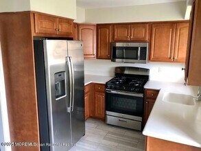 65 E River Rd, Unit 32 in Rumson, NJ - Building Photo - Building Photo