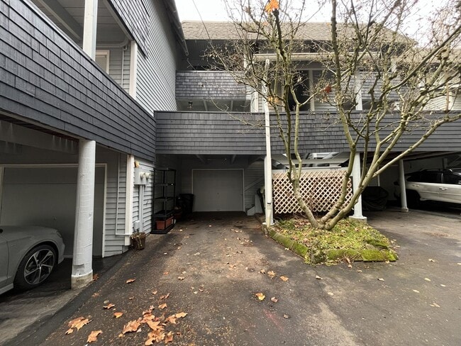 19771 NW Quail Hollow Dr in Portland, OR - Building Photo - Building Photo