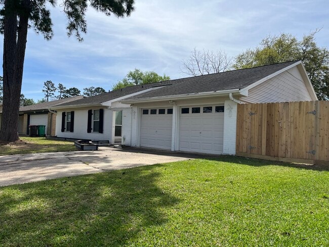 3503 Canterbury Dr in Baytown, TX - Building Photo - Building Photo