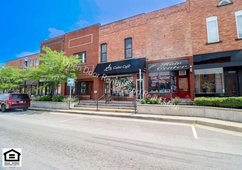 113 W Maumee St in Angola, IN - Building Photo
