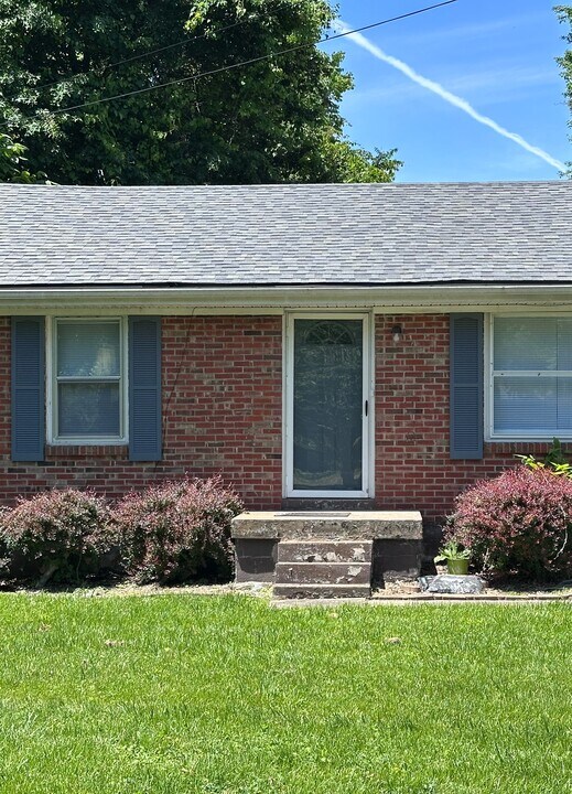 4926 Daleray Dr in Louisville, KY - Building Photo