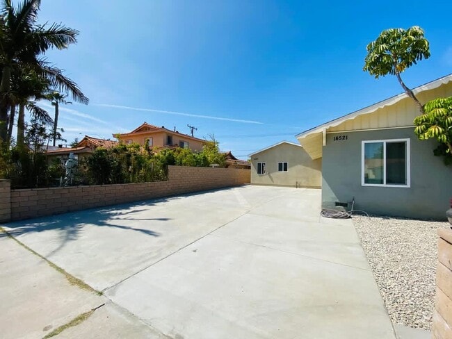 14523 Ontario Dr in Westminster, CA - Building Photo - Building Photo