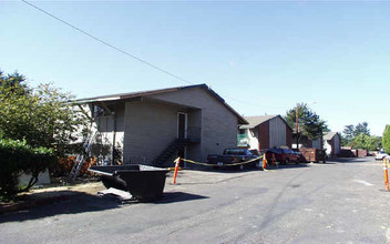 Arbor Glen Apartments in Portland, OR - Building Photo - Building Photo