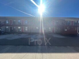 1706 S Powell St in Springdale, AR - Building Photo