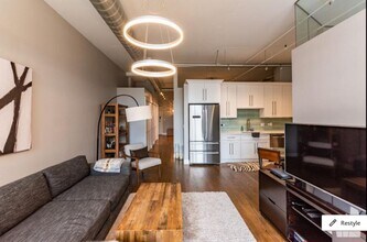 1000 W Adams St in Chicago, IL - Building Photo - Building Photo
