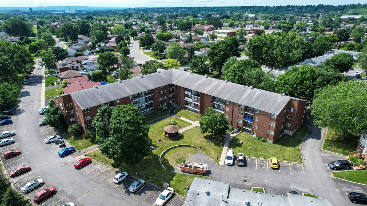 Saint-James in Gatineau, QC - Building Photo