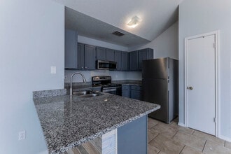 10254 Dover Rdg, Unit 206 in San Antonio, TX - Building Photo - Building Photo