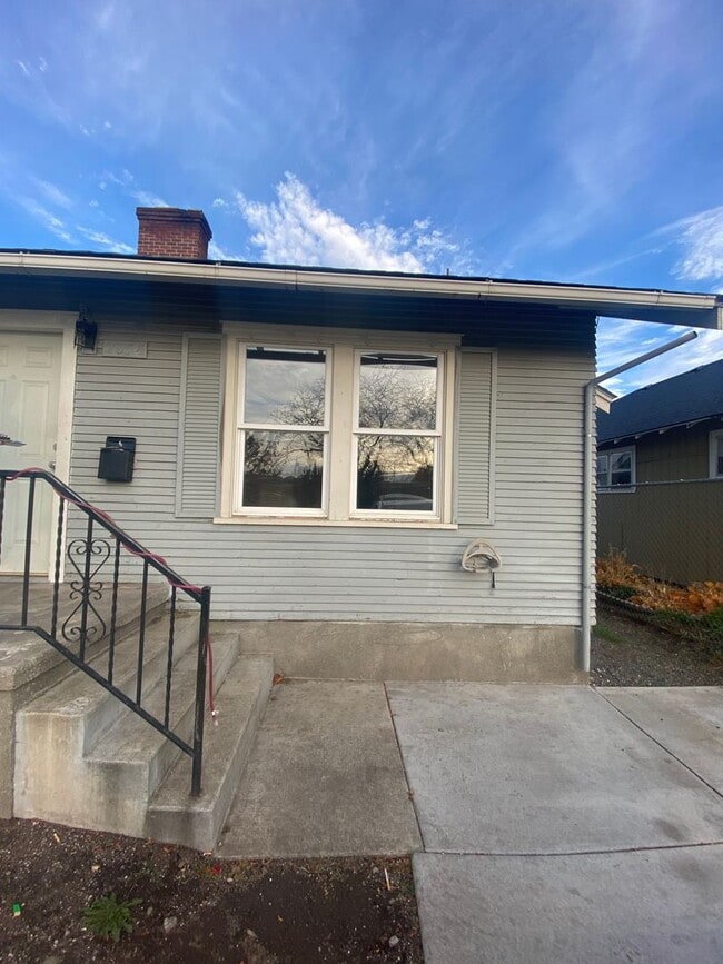 205 S 10th Ave in Yakima, WA - Building Photo - Building Photo