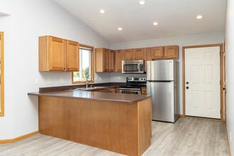 Dakota Prairie Apartments in Dakota Dunes, SD - Building Photo - Interior Photo