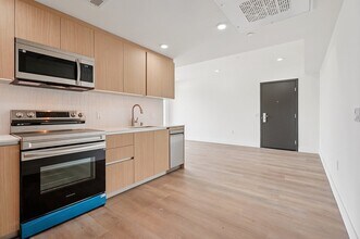 7050 Hawthorn Ave in Los Angeles, CA - Building Photo - Building Photo