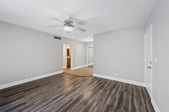 5900 NE 22nd Way in Fort Lauderdale, FL - Building Photo - Building Photo