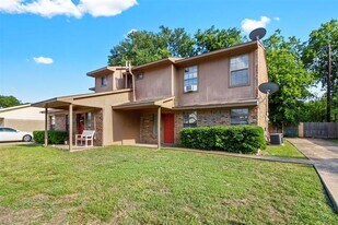 2425 Lakeview Cir in McKinney, TX - Building Photo