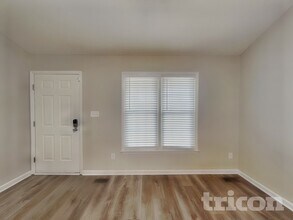 624 Convexa Ct, Unit 204 in Wendell, NC - Foto de edificio - Building Photo