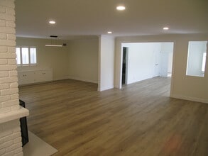 5137 E Vista Hermosa St in Long Beach, CA - Building Photo - Building Photo