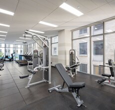 201 W Lake St in Chicago, IL - Building Photo - Building Photo