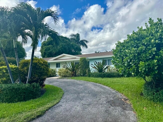 1083 SW 25th Pl in Boynton Beach, FL - Building Photo - Building Photo