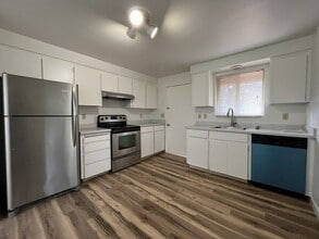 1408 Village Park Pl in West Linn, OR - Building Photo - Building Photo