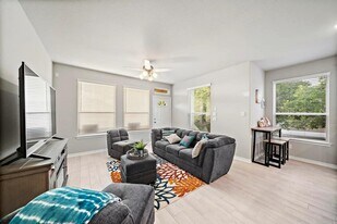 714 Lee St in La Porte, TX - Building Photo