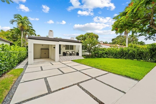property at 829 Granada Groves Ct