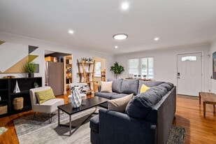 306 Jason Ct in Woodstock, GA - Building Photo