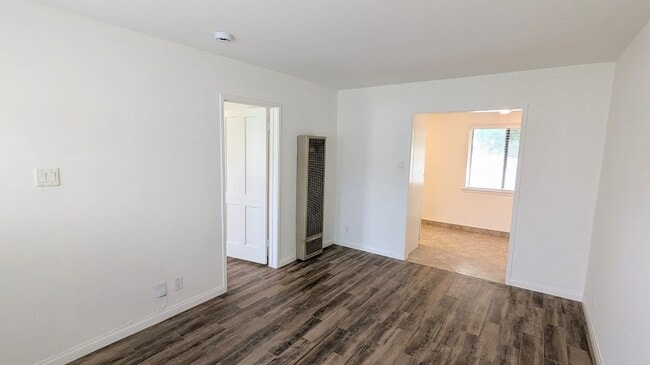 201 N Florence St, Unit 201-C in Burbank, CA - Foto de edificio - Building Photo