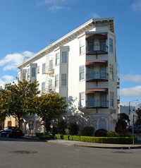 95 Cervantes Blvd in San Francisco, CA - Foto de edificio - Building Photo