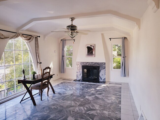 4071 Waterhouse Rd in Oakland, CA - Building Photo - Building Photo