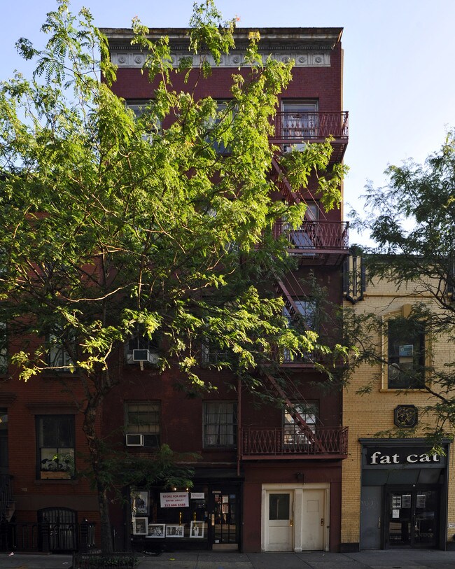 77 Christopher St in New York, NY - Foto de edificio - Building Photo