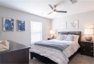 Marbella Bay Apartments in Beaumont, TX - Foto de edificio - Building Photo