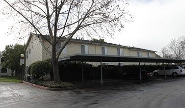 Cadillac Flats in Napa, CA - Foto de edificio - Building Photo