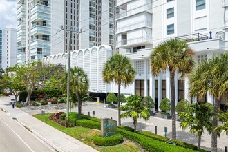 Pompano Aegean Condominiums in Pompano Beach, FL - Foto de edificio - Building Photo