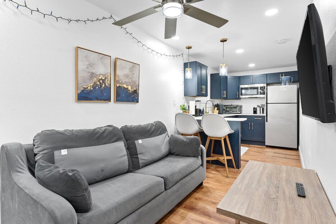 1021 1/2 E 25th Ave in Tampa, FL - Building Photo