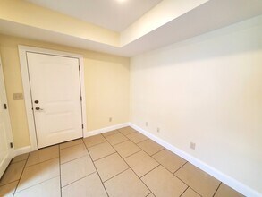 159 Elm St, Unit 1 in Everett, MA - Building Photo - Building Photo