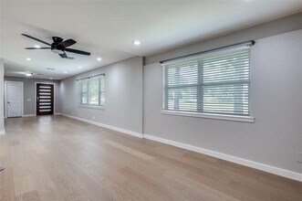 9630 Lynbrook Dr in Dallas, TX - Building Photo - Building Photo