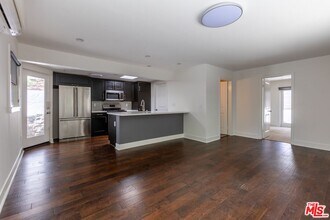 2147 N Beverly Glen Blvd in Los Angeles, CA - Building Photo - Building Photo