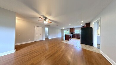 6475 Cedarbrook Dr in Pinellas Park, FL - Building Photo - Building Photo