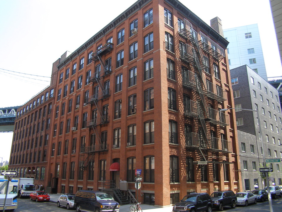 25 Washington Street in Brooklyn, NY - Building Photo