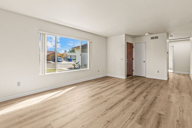 10420 Greenford Dr in San Diego, CA - Building Photo - Building Photo