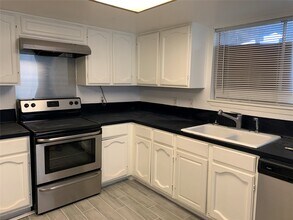 11110 Bammel North Houston Rd in Houston, TX - Building Photo - Building Photo