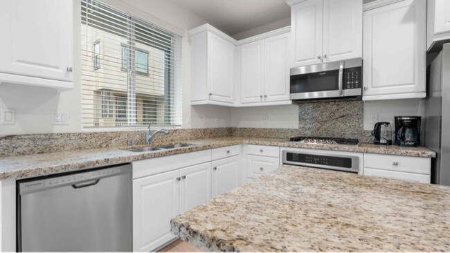 2302 Verano Wy. in Vista, CA - Building Photo - Building Photo