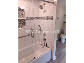 28 Deerfield Dr in Trumbull, CT - Building Photo - Building Photo