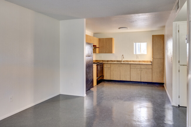 Starlight Apartment Homes in Phoenix, AZ - Building Photo - Interior Photo