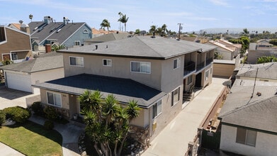 2516 Voorhees Ave, Unit UnitD in Redondo Beach, CA - Building Photo - Building Photo