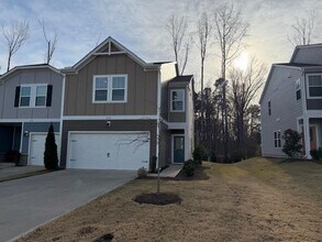 212 Brook Farm Ln in Fuquay Varina, NC - Building Photo - Building Photo