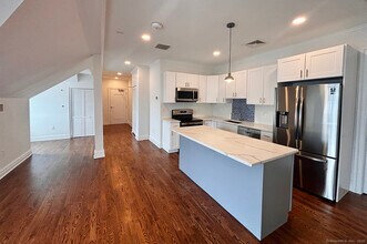 1125 Post Rd in Fairfield, CT - Building Photo - Building Photo