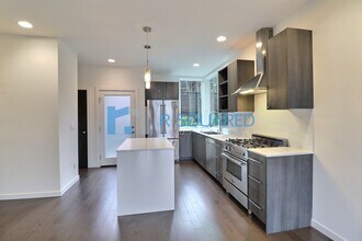 4447 41st Ave SW in Seattle, WA - Building Photo - Building Photo